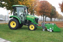 Traktor mit Frontmaeher von-Kersten Arealmaschinen GmbH