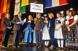 Verleihung der Gold Medaille für die Gemeinde Bad Endorf Gemeindeteil Hirnsdorf beim Wettbewerb "Unser Dorf hat Zukunft" auf der grünen Woche in Berlin.