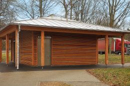 Projekt Klimaholz: Auch in Bushaltehäuschen kann Holz mit Holz von Hier wertschöpfend und klimaschonend eingesetzt werden.