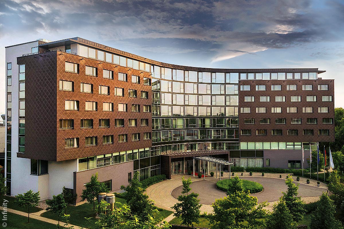Das frisch sanierte, größte und sehr imposante Tagungshotel Süddeutschlands in Unterschleißheim bei München, das Infinity One samt Infinity Two, ist ebenfalls ein Energie-Vorzeigeprojekt der Südwärme AG.