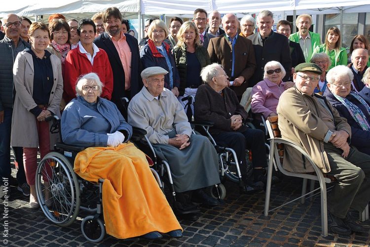 Aussteller, Politiker, Organisatoren und Bewohner des Stiftungs-Alten- und Pflegeheims gestalteten den Marktplatz der Pflege aktiv mit.