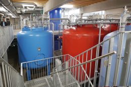 In den CARIX-Behältern im Wasserwerk Moos bei Deggendorf wird Trinkwasser über ein Ionenaustauschverfahren enthärtet und darin enthaltenes Sulfat, Nitrat und Chlorid reduziert.