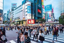 Tokio ist die größte und bevölkerungsreichste Metropole der Welt. Dicht an dicht leben hier etwa 38 Millionen Menschen.