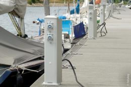 TallyKey-Systeme sind benutzerfreundliche Versorgungssäulen für elektrischen Strom an See- und Jachthäfen. Einige Modelle dieser Versorgungssäulen können auch einen Wasseranschluss beinhalten.