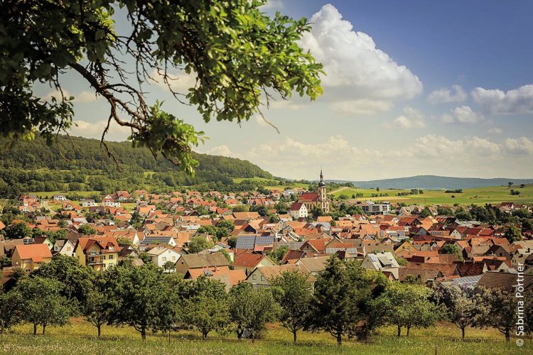 Markt Oberelsbach liegt im Norden Bayerns, idyllisch im Herzen des UNESCO-Biosphärenreservates Rhön.