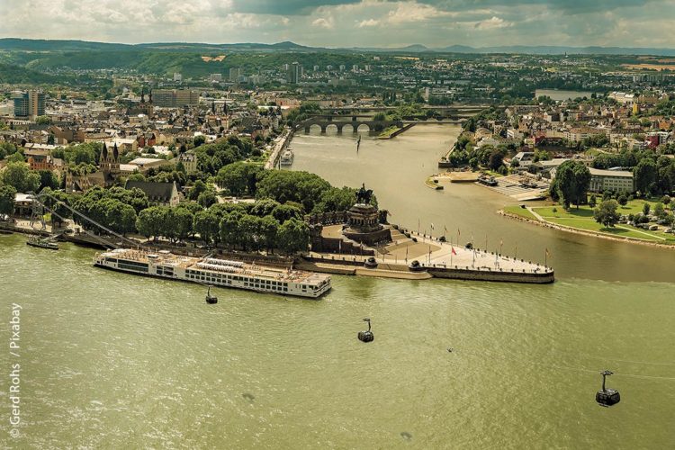 Die Seilbahn Koblenz, auch Buga-Seilbahn oder Rheinseilbahn genannt, ist eine Luftseilbahn über den Rhein in Koblenz. Sie wurde als Attraktion und fast ausschließlich für touristische Zwecke für die Bundesgartenschau 2011 gebaut.
