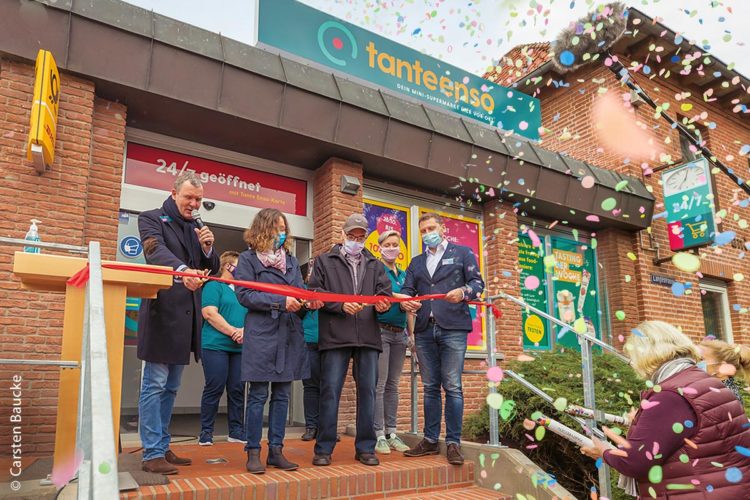 Drei, zwei, eins ... die Eröffnung des „Tante-Enso-Ladens“ in Schnega wurde Ende Oktober 2020 zu einem bunten Ereignis. Dies ist bereits der dritte Mini-Supermarkt, den MyEnso eröffnet hat.