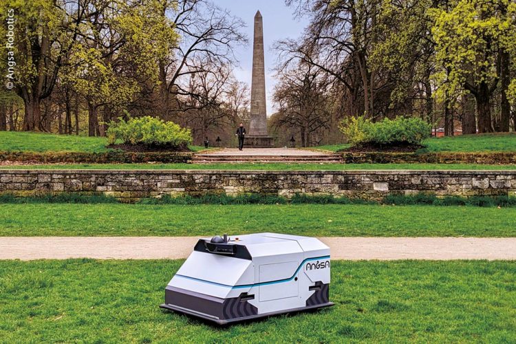 Der Roboter wiegt 60 Kilogramm, ist 120 x 80 Zentimeter groß und reinigt in einer Geschwindigkeit von bis zu 1000 Quadratmeter pro Stunde, und das je nach Verschmutzungsgrad.