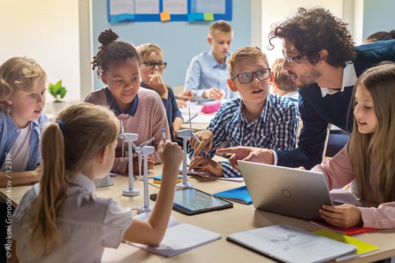 Im Rahmen des Innovationsprogramms „Digitale Schule“ investiert Baden-Württemberg bis 2026 jährlich vier Millionen Euro, also insgesamt 16 Millionen Euro, in die digitale Schulentwicklung. Gefördert werden verschiedene Projekte in vier Handlungsfeldern.