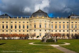Nicht nur die Gebäudeinstandhaltung von Schlossanlagen wie in Würzburg erfordern viel Planung und Arbeit, bedingt durch den Klimawandel muss auch zunehmend der Vegetation und vor allem den Bäumen in den Parkanlagen mehr Aufmerksamkeit geschenkt werden.
