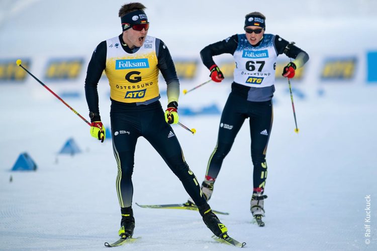 Ein sehbehinderter Biathlet und sein Guide bei den Nordischen Para-Ski-Weltmeisterschaften in Östersund (Schweden) Ende Januar 2023.