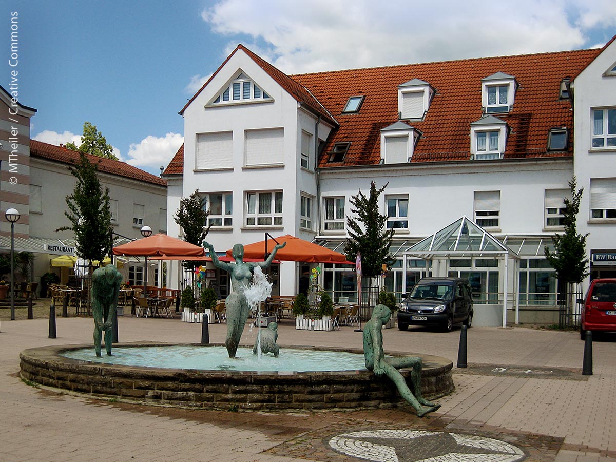 Marktbrunnen bei der Staufenhalle in Plüderhausen im Jahr 2020