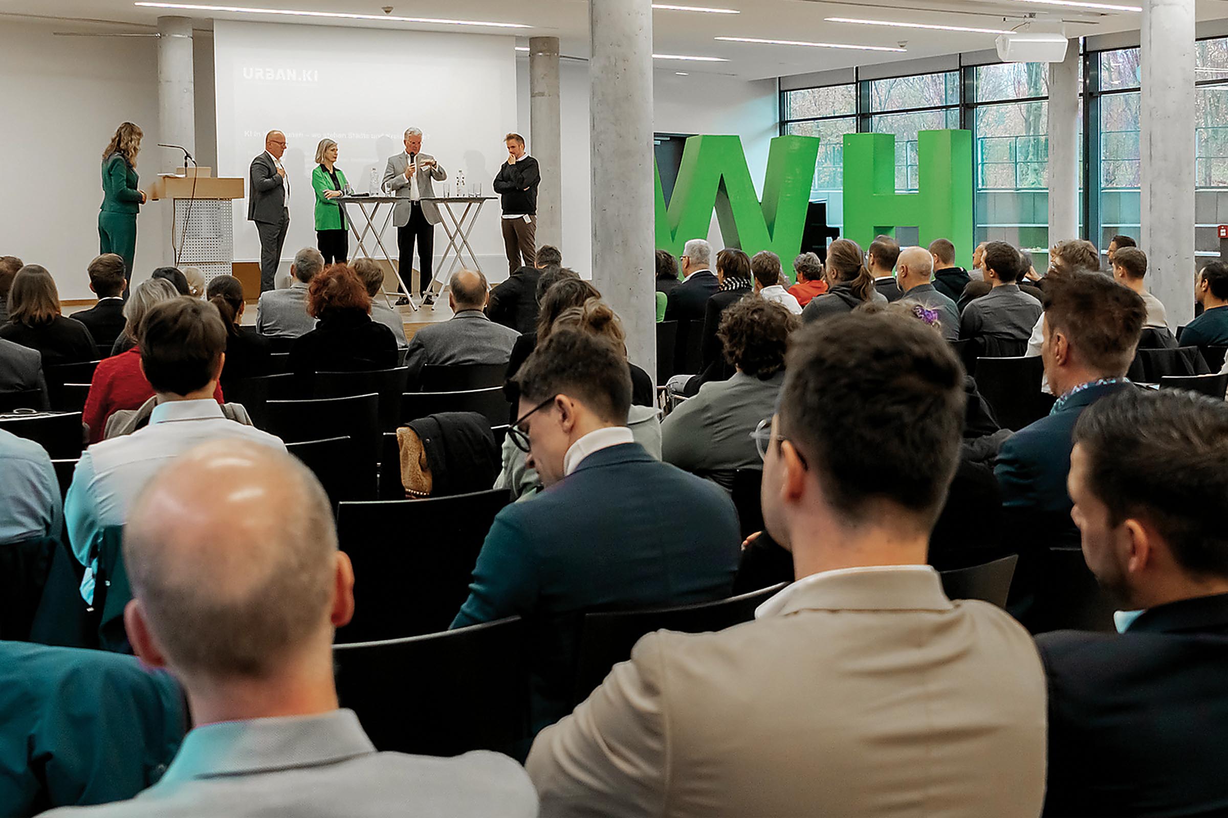 URBAN.KI-Tagung: 200 Fachleute aus Kommunen, Wissenschaft und Verwaltung diskutieren, wie sich Städte und Gemeinden mithilfe von KI digitalisieren lassen.