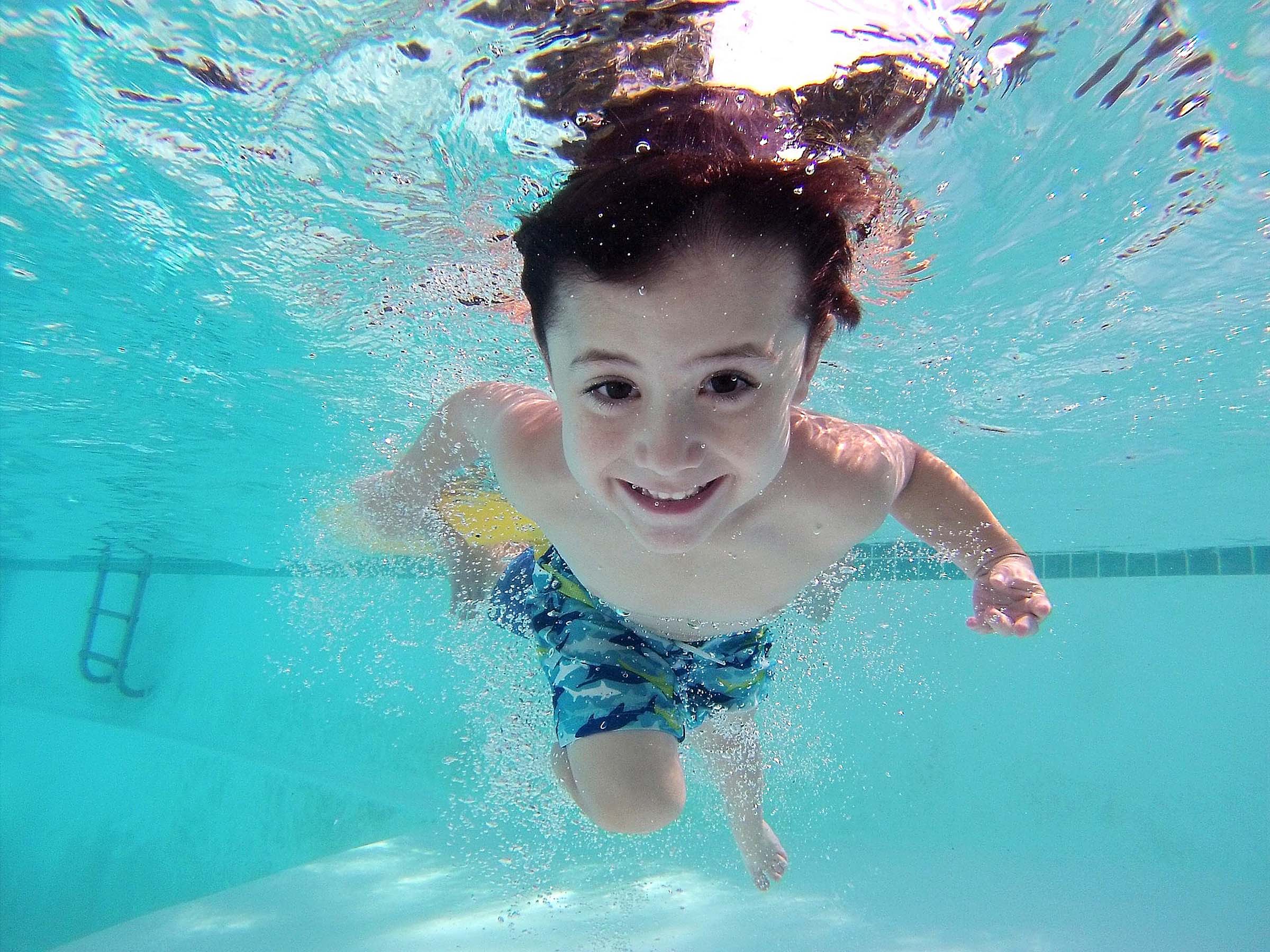Öffentliches Schwimmbad mit Badebetrieb: Schwimmbäder sind Teil der kommunalen Daseinsvorsorge.