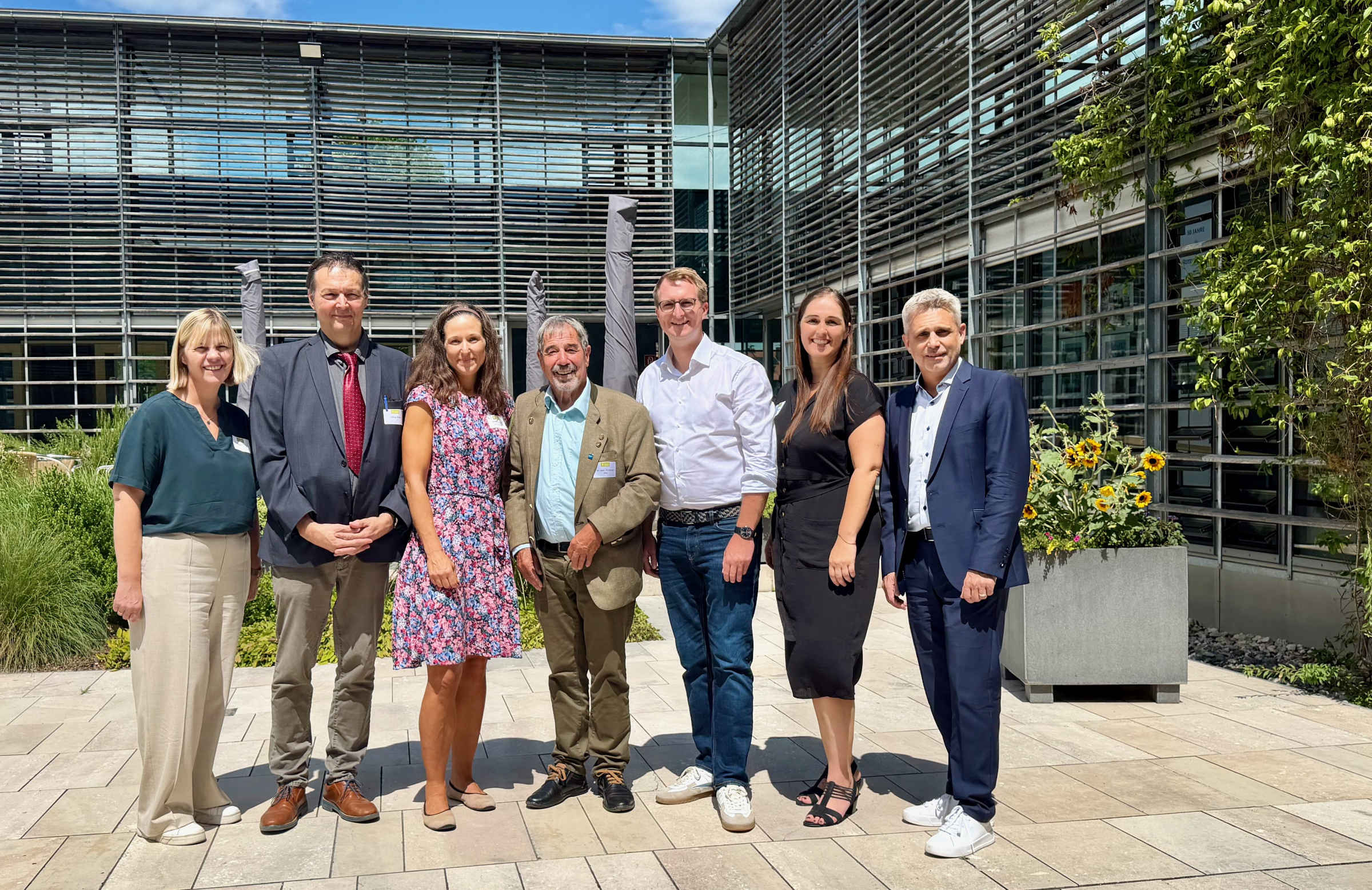 v.l.: Dagmar Feicht, Bürgermeisterin Bad Birnbach; Viktor Gröll, Leiter der Kurverwaltung Bad Birnbach; Dr. Ulrike Stefanowski, medizinische Kongressleitung; Dr. Christian Alex, Ärztlicher Berater des Bayerischen Heilbäder-Verbands (BHV), Tobias Kurz, stv. Vorsitzender des BHV; Nicole Eisenreich, Gesundheitsmanagerin Rottal Terme; Frank Oette, Geschäftsführer des BHV.