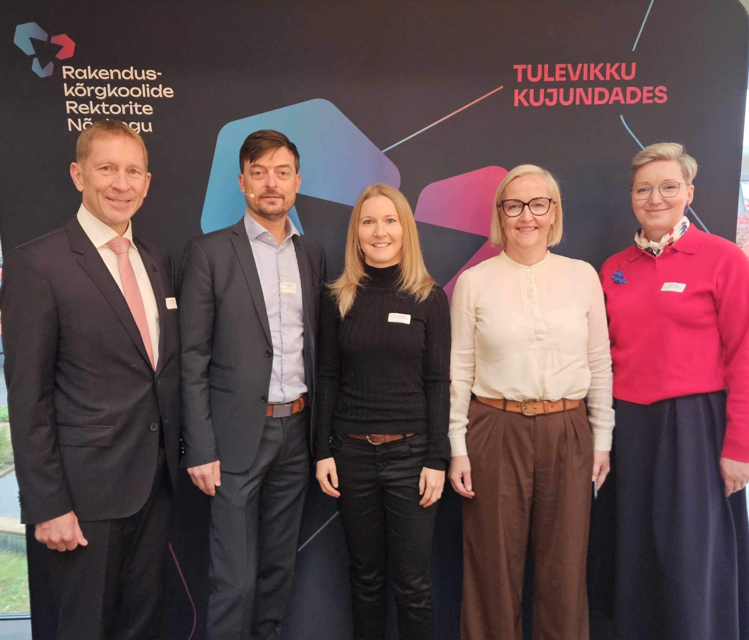 Zu Gast in Tallin: Corina Welsch (3. von rechts) und THD-Vizepräsident, Prof. Dr. Wolfgang Dorner (2. von links) zusammen mit Andrus Pedai, dem Rektor der estnischen Rektorenkonferenz, Ulla Preeden, stellvertretende Bürgermeisterin von Tartuu sowie Kristina Kallas, estnische Bildungs- und Forschungsministerin (1. und 2. von rechts).
