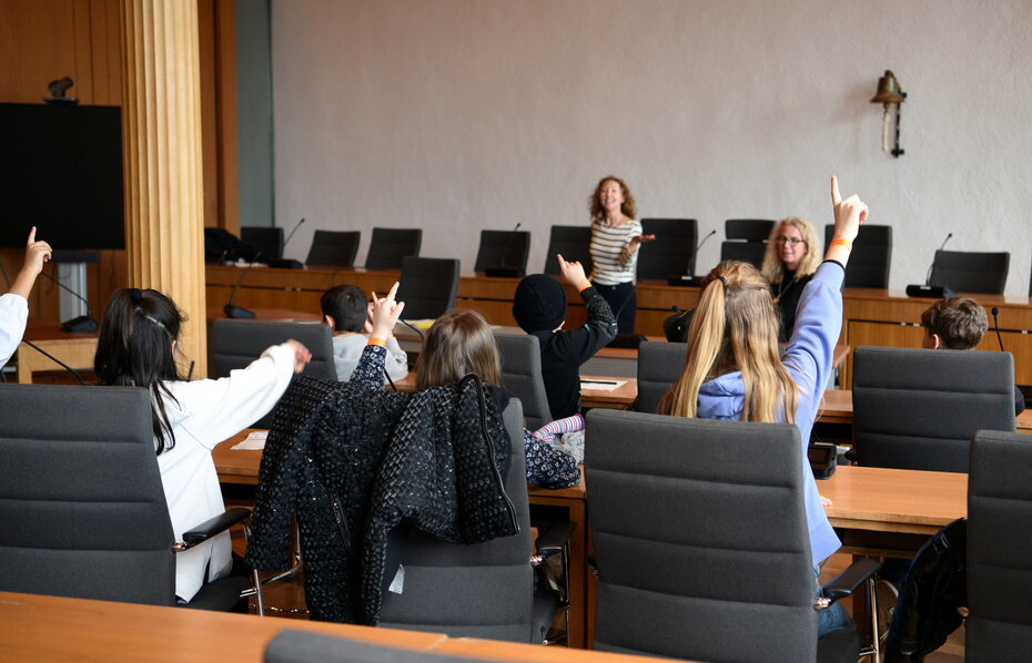 Das Augsburger Heft „VerstehMal das Rathaus“ in Print-Format bekommen alle Grundschulklassen, die an dem Kinderworkshop „Lernort Rathaus“ teilgenommen haben.